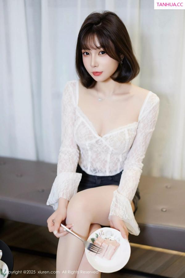 陈芝 芝芝Booty [XiuRen]高清写真图 2025.04.03 No.10113 徐莉芝Booty 诱人白袜第21张图片